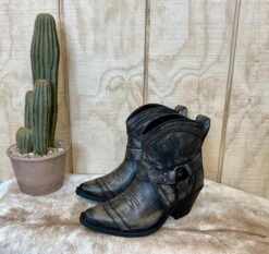 Dan Post Dingo Women's Distressed Black Gummy Bear Ankle Boot DI747B -Dan Post 07A579B3 7634 4A4D 99D1 D998306E7541